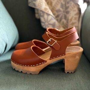 New Mia Abba Heeled Clog Sandal in Color: Luggage